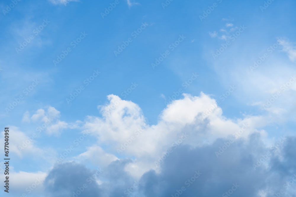 Obraz premium White clouds on blue sky