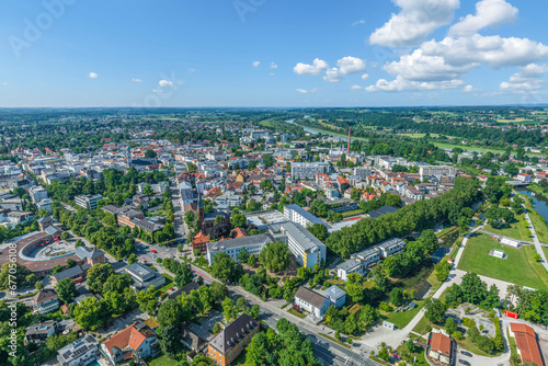 Die oberbayerische Stadt Rosenheim im Inntal im Luftbild, Blick zur Innenstadt