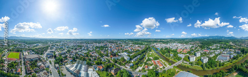 Ausblick auf Rosenheim in Oberbayern aus der Luft, 360 Grad-Rundblick über die Stadt im Inntal