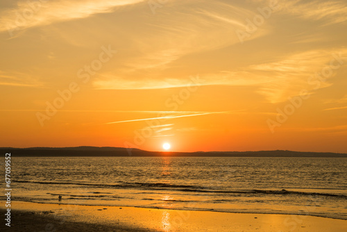 Romantyczny zachód słońca nad morzem w Świnoujściu