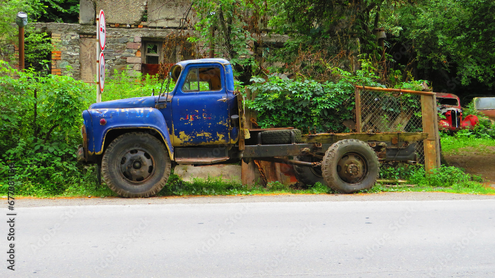 Rusty blue truck in Georgia 
