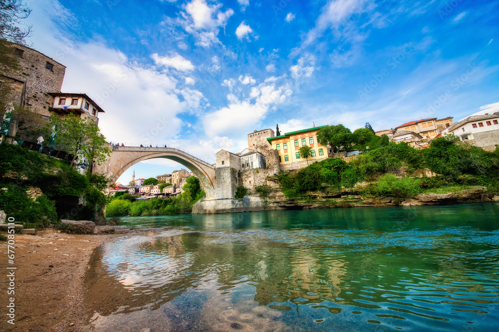 Obraz premium The Famous Old Bridge (Stari Most) Crossing the River Neretva in Mostar, Bosnia and Herzegovina