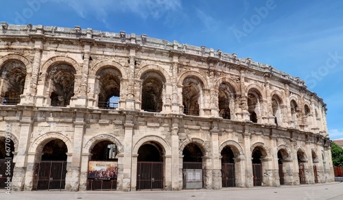 centre ville de Nîmes, jardin de la fontaine, maison carrée et arènes