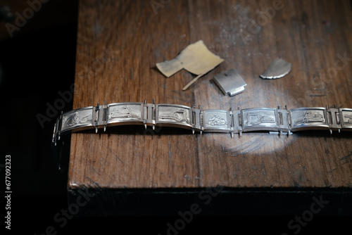The plan for the blank bracelet for the silver braided bracelet, the gradual production of silver products