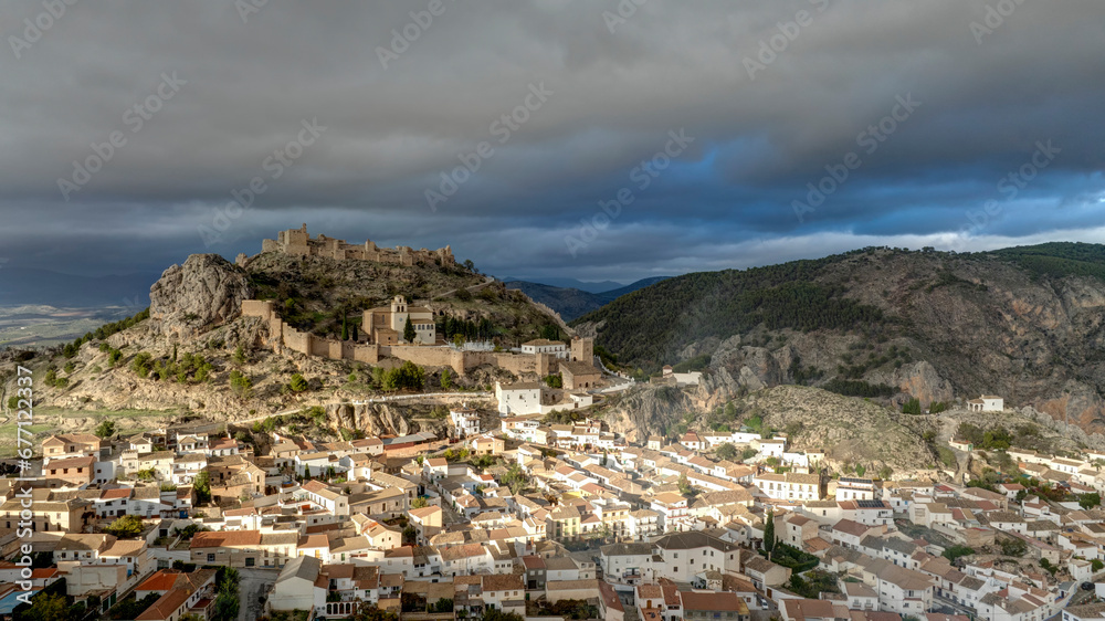Vista aérea del municipio de Moclín en la provincia de Granada, España	