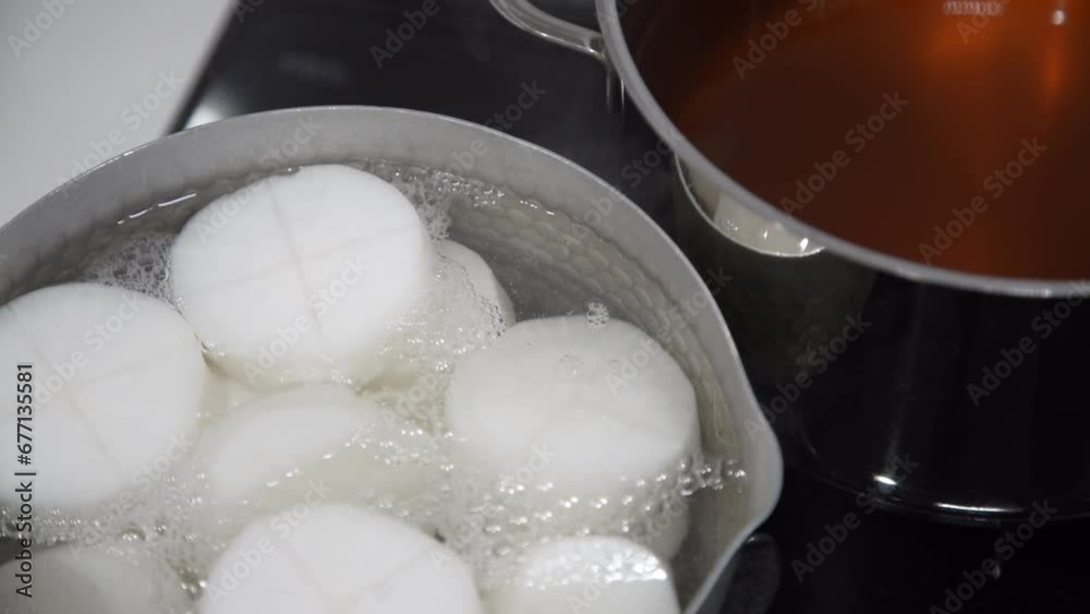 大根を茹でる様子 大根を茹でる様子
