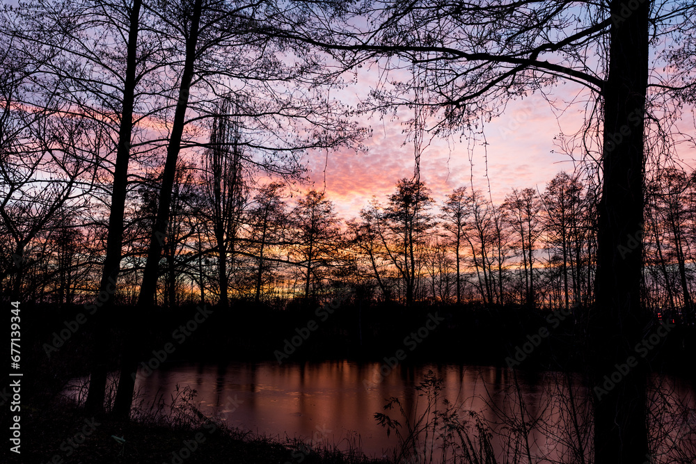 Obraz premium Jesienny zachód słońca