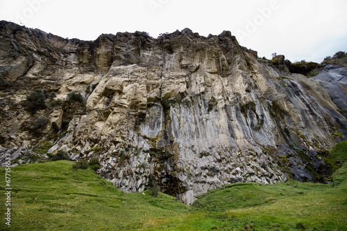 pared de roca para escalar  photo