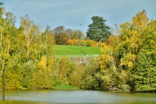 La végétation luxuriante en automne au domaine du château de la Hulpe en Brabant Wallon  photo