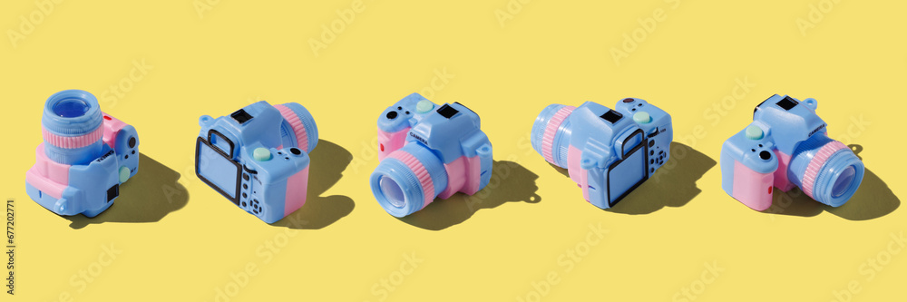 Obraz premium Colorful toy camera on pastel color background