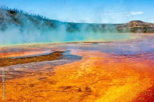 Grand Prismatic Spring (Midway Geyser Basin) in Yellowstone National Park