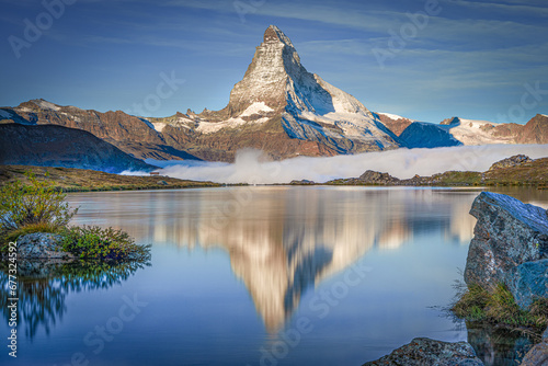 Fototapeta Naklejka Na Ścianę i Meble -  Matterhorn Spiegelung Stellisee am Morgen
