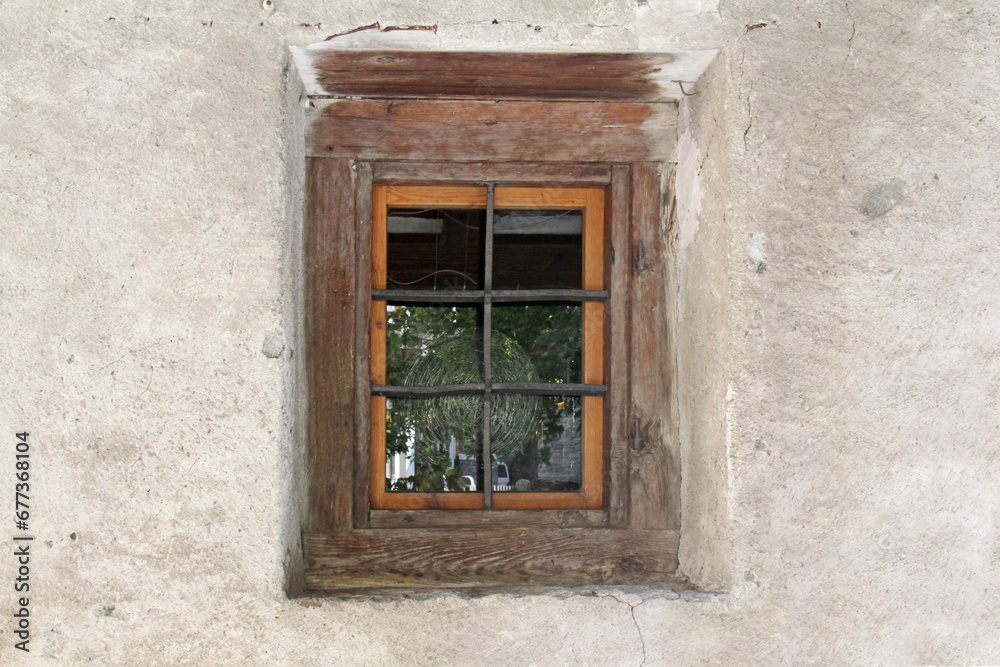 vecchia finestra a Gressoney Saint-Jean; Val d'Aosta
