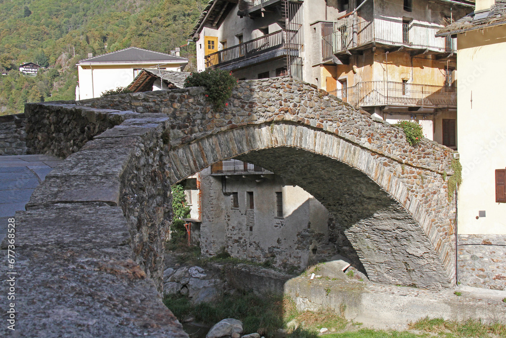 l'antico ponte sul Lys a Fontainemore; Val d'Aosta