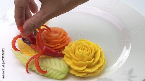 Thai vegetable carving Contains many types of vegetables, many colors, arranged beautifully. 