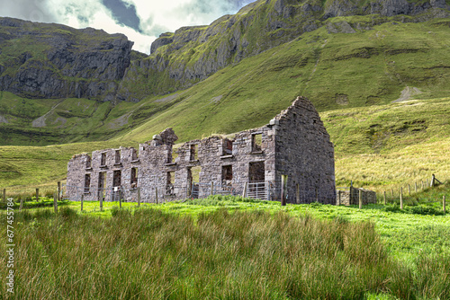 Canvas Print stone castle below mountain