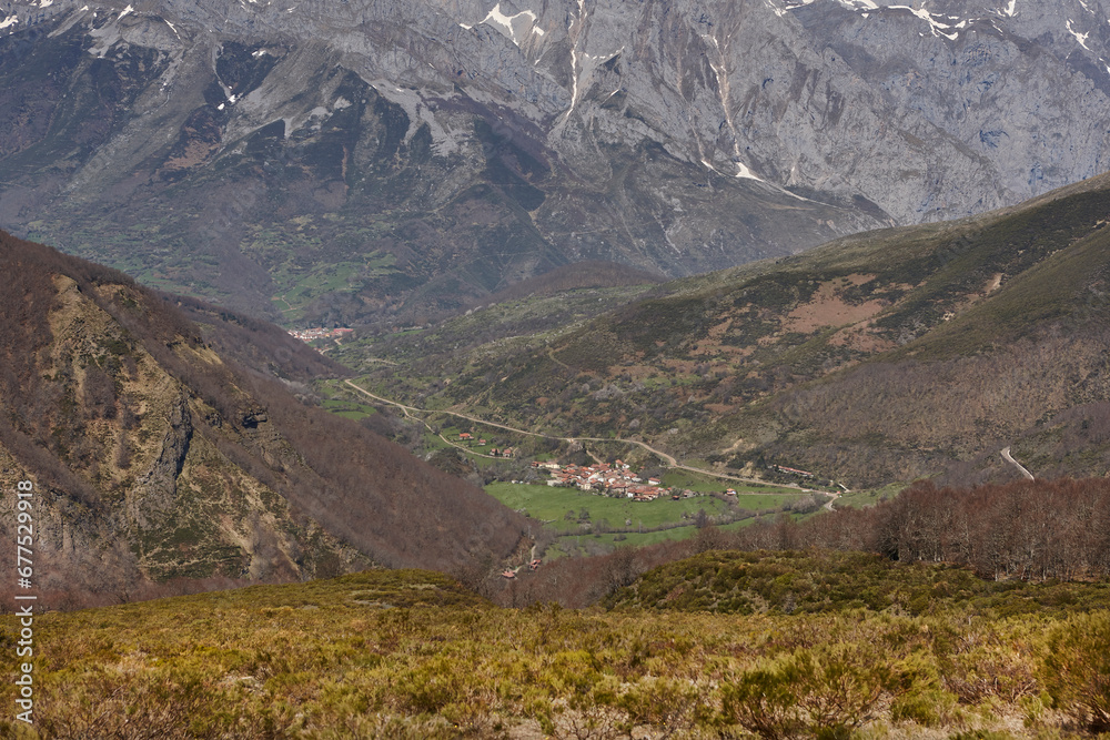 Naklejka premium Green valley mountain landscape. Cares route. Castilla Leon, Spain