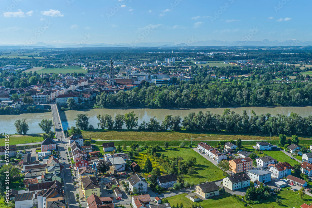 Blick von Simbach über den Inn zur österreichischen Nachbarstadt Braunau