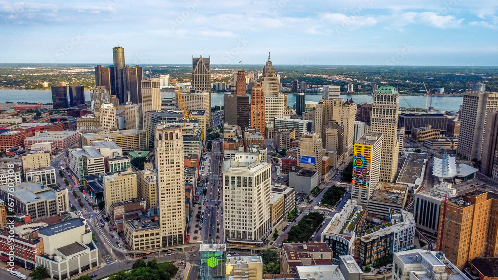 Naklejka premium Aerial View of Detroit Skyline Facing Windsor Canada