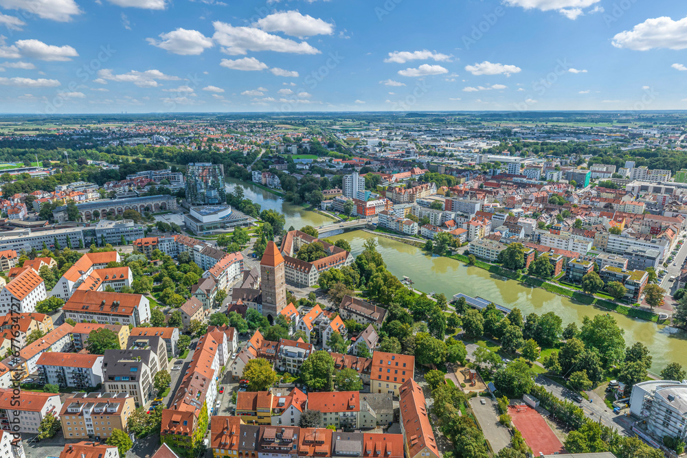 Blick über die östliche Innenstadt der Universitätsstadt Ulm zur Donau und nach Neu-Ulm
