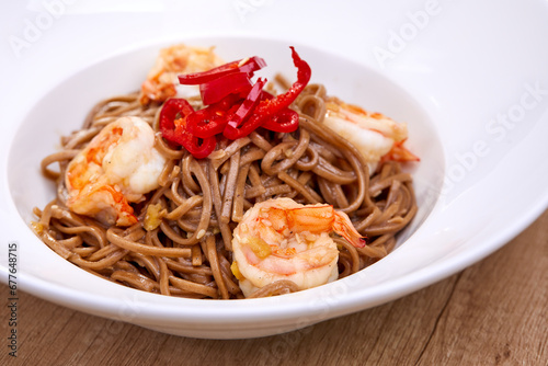 buckwheat soba with shrimps and pepper © fox17