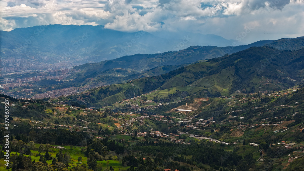 Paisaje desde el sitio conocido como Boquerón, ubicado en el occidente de Medellín, sobra la antigua carretera al mar.