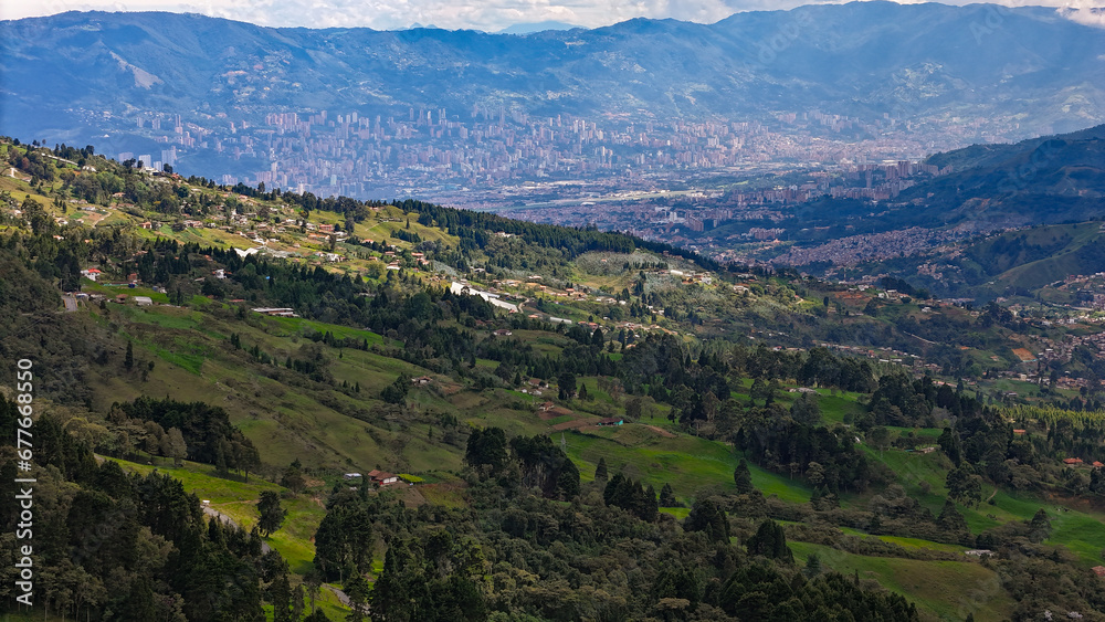 Paisaje desde el sitio conocido como Boquerón, ubicado en el occidente de Medellín, sobra la antigua carretera al mar. Se observa la ciudad de Medellín a lo lejos. Paisaje desde el sitio conocido como Boquerón, ubicado en el occidente de Medellín, sobra la antigua carretera al mar. Se observa la ciudad de Medellín a lo lejos.