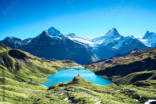 zauberhafter Bergsee in den Alpen