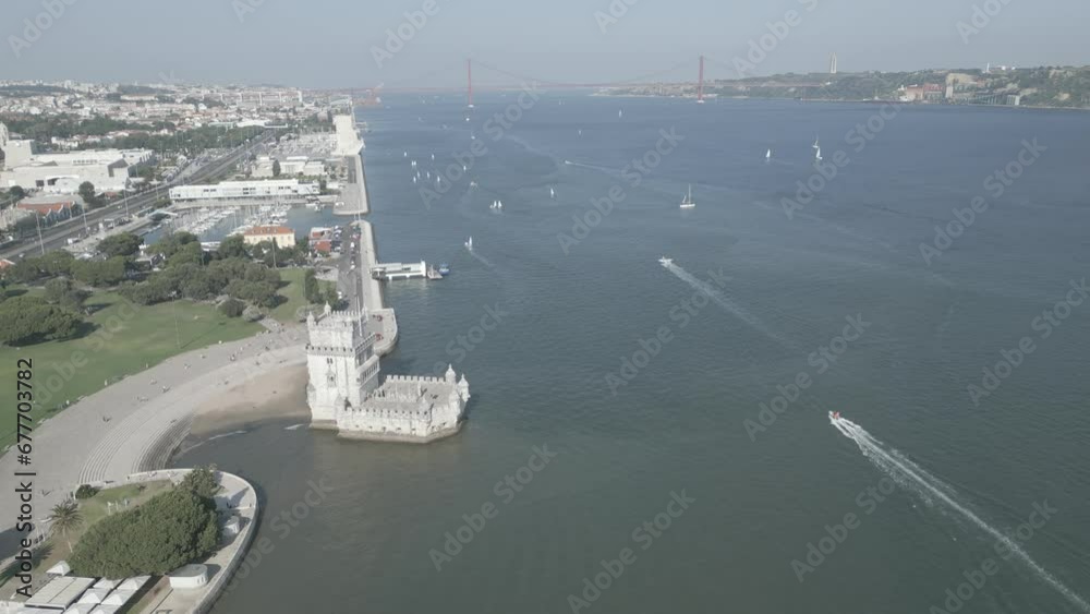 Paisagem Portugal Torre de Belém Fortaleza Portuguesa Rio Tejo Ponto Turístico Viagem Viajar Barcos Turismo Turístico Porto Cidade Europeia Europa Céu Baía Foz Estuário Ponte Medieval Drone Aérea Mar