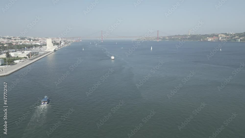 Paisagem Portugal Torre de Belém Fortaleza Portuguesa Rio Tejo Ponto Turístico Viagem Viajar Barcos Turismo Turístico Porto Cidade Europeia Europa Céu Baía Foz Estuário Ponte Medieval Drone Aérea Mar