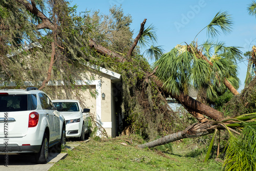 фотографія Hurricane damage to a house roof in Florida