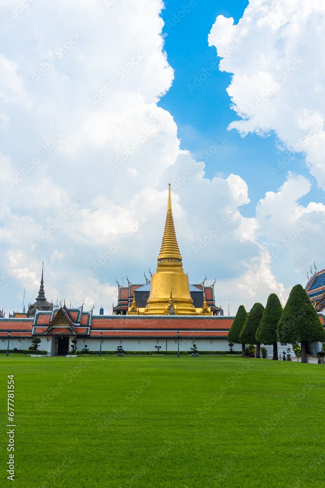Naklejka premium Temple of the Emerald Buddha or WAT PHRA KAEW a tourist landmark in Bangkok Thailand. WAT PHRA KAEW is a tourist destination and famous landmarks in Thailand. Thai architecture travel attraction.