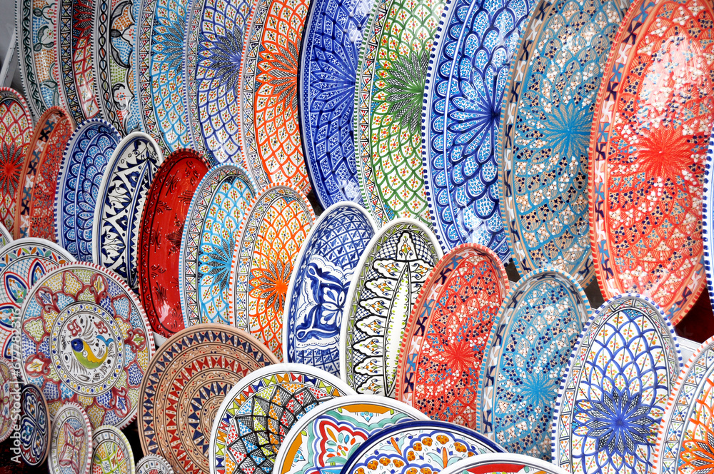 Arabesques, colors and fantasy in Tunisian ceramics