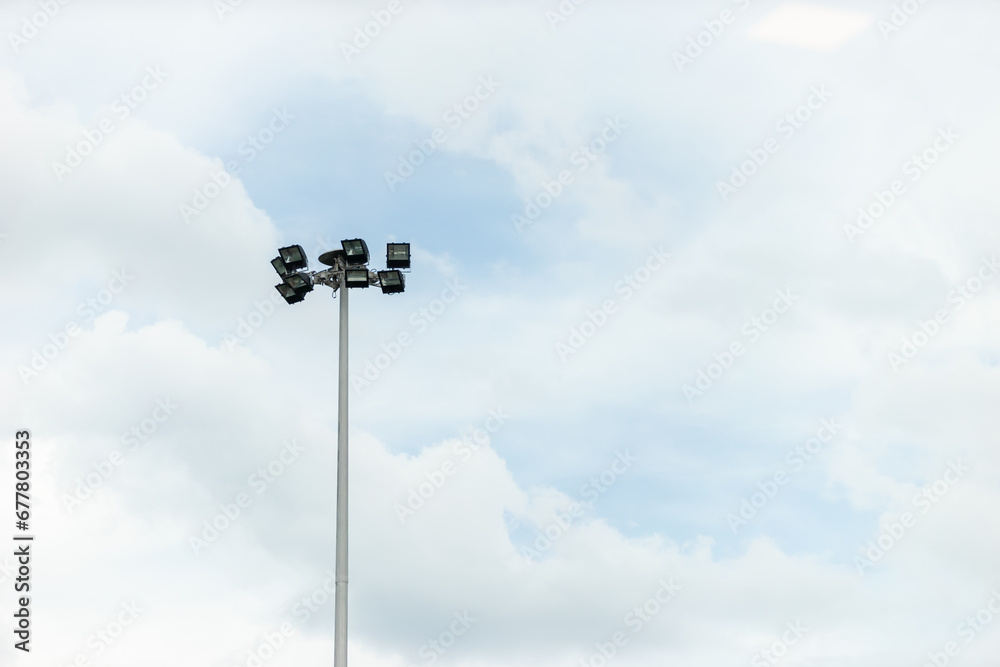 Spotlights In general, spotlights have a duty to illuminate a wide area, can be rotated to allow the light to shine in the direction that the user wants to focus on the desired point. Spotlights In general, spotlights have a duty to illuminate a wide area, can be rotated to allow the light to shine in the direction that the user wants to focus on the desired point.