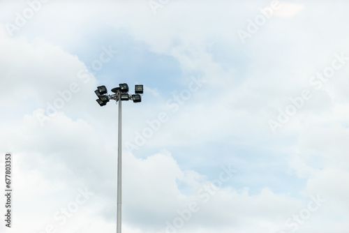 Spotlights In general, spotlights have a duty to illuminate a wide area, can be rotated to allow the light to shine in the direction that the user wants to focus on the desired point.