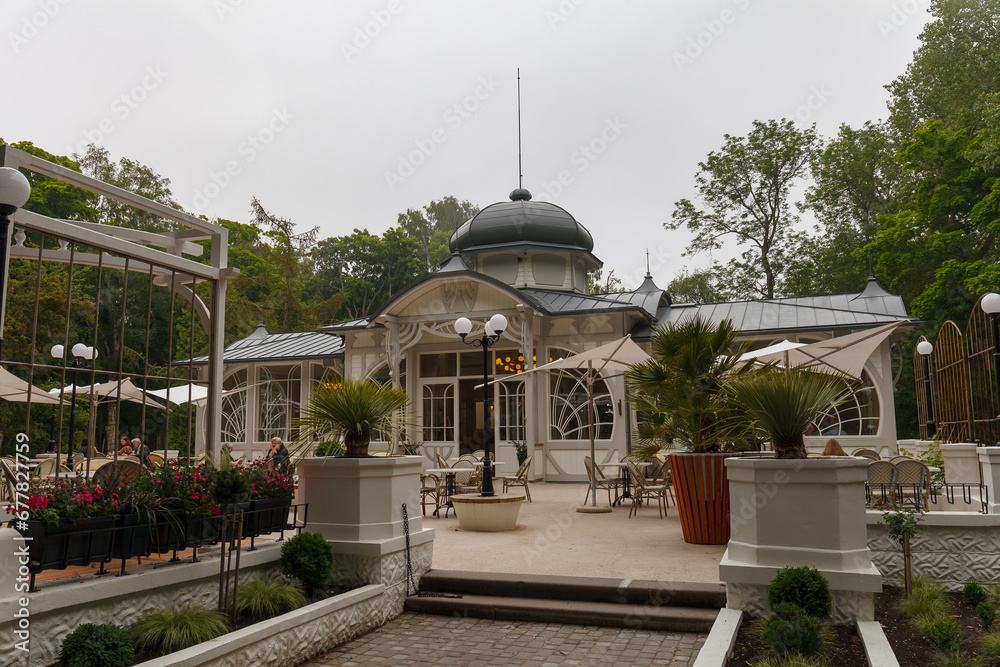 Φωτογραφία Liepaja, Latvia - August 13, 2023: Wooden pavilion, outdoor cafe in Liepaja city