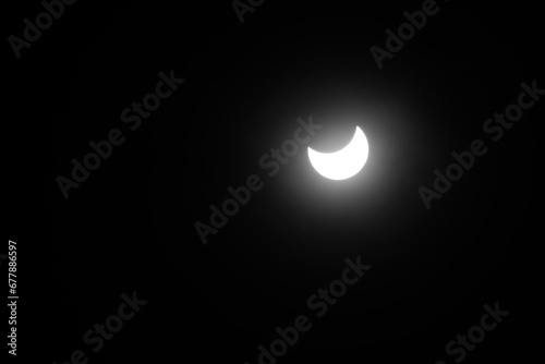 Obraz na płótnie partial solar eclipse in the sky w salonie