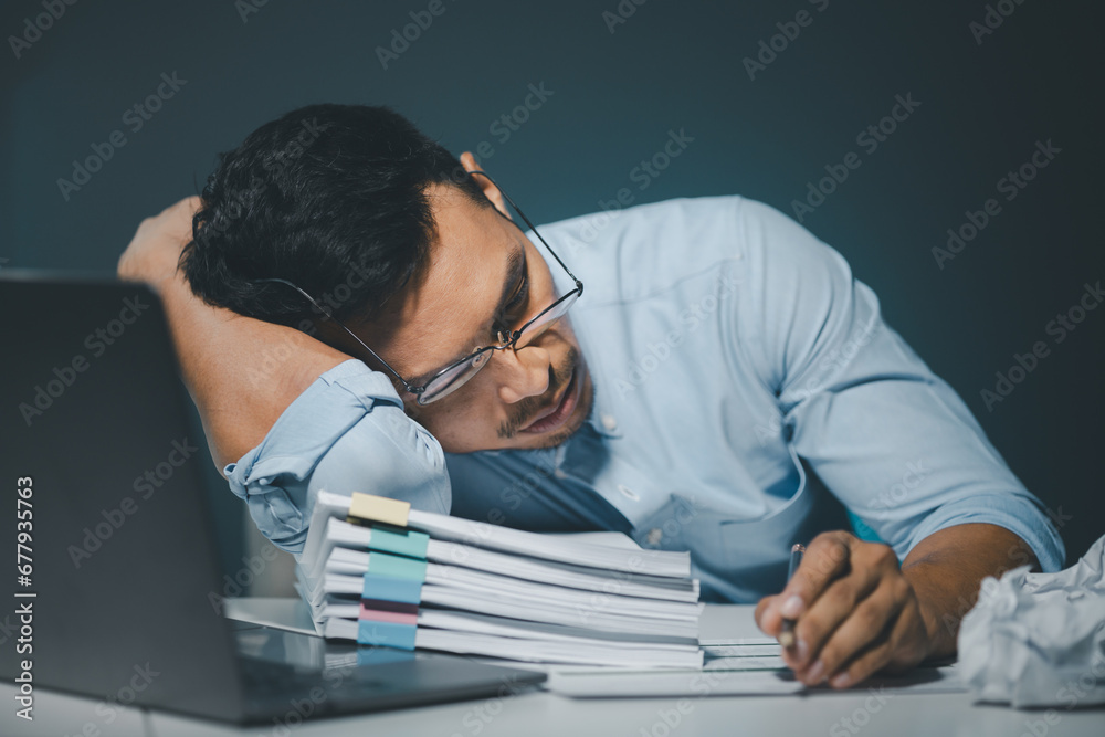 Work overtime until feel tired and fall asleep, Working late at the company because work must be completed in time for the deadline, Worked until night because there was a lot of work left. Work overtime until feel tired and fall asleep, Working late at the company because work must be completed in time for the deadline, Worked until night because there was a lot of work left.