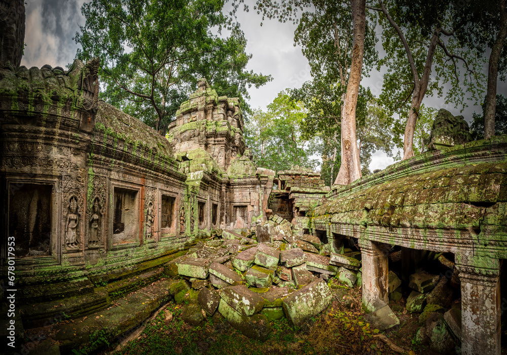 Fototapeta premium Ancient Ta Prohm Temple, Angkor Thom, Siem Reap, Cambodia.