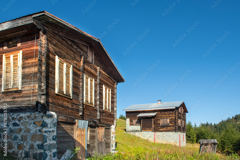 Highland houses made of stone and wood. Wooden plateau houses built on the hill. Historical highland houses. Sal Plateau Rize. Wooden plateau houses in Turkey. Sal Plateau Rize Türkiye. Highland houses made of stone and wood. Wooden plateau houses built on the hill. Historical highland houses. Sal Plateau Rize. Wooden plateau houses in Turkey. Sal Plateau Rize Türkiye.
