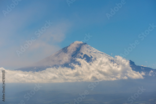 Volcan en éruption © Mathilde