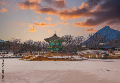 Photography Snow falls in winter at Gyeongbokgung Palace, Seoul, South Korea