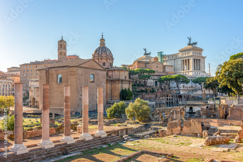 Foto Ruins of Roman Forum and Vittoriano monument in Rome, Italy