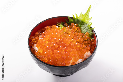 イクラ丼　(北海道産)