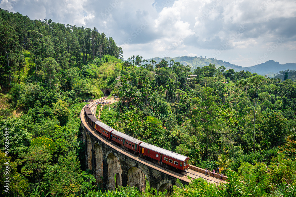 nine arches bridge in sri lanka