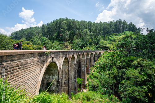 nine arches bridge in sri lanka