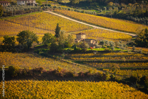 Italia, Toscana, il Chianti in autunno, il paese di Panzano in Chianti. © gimsan