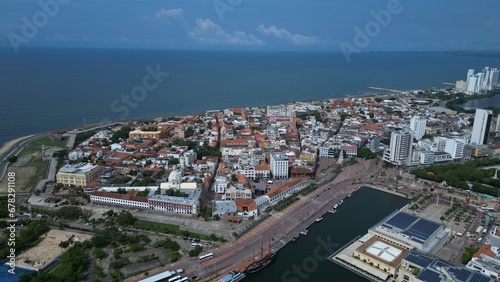Fototapeta Naklejka Na Ścianę i Meble -  Tomas aereas Centro Historico de Cartagena de Indias de dia 