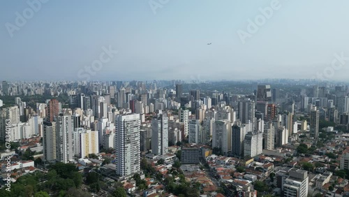 São Paulo Vila Madalena Metrópole Urbanidade Cidade Arquitetura Cultura Arte de Rua Movimento Vida Noturna Dinamismo Graffiti Cemitério História Monumento Tradição Espaço Urbano Multicultural Boêmia