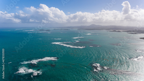 Photos Turquoise waters surround Martinique islets.